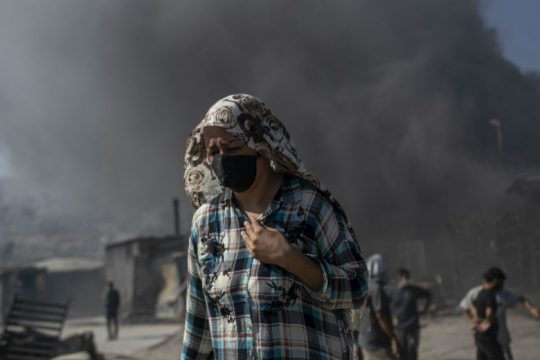 Εικόνες καταστροφής και απελπισίας στη Μόρια