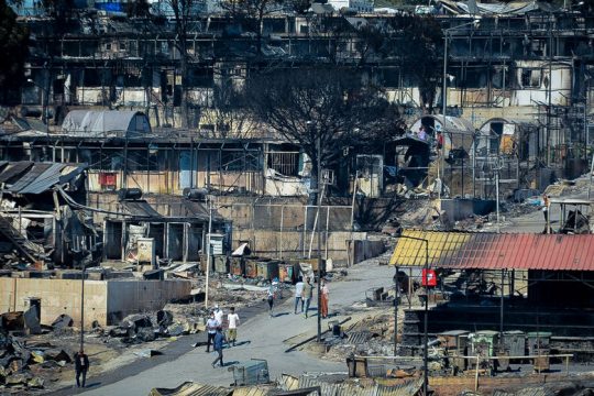 Μάτια ερμητικά κλειστά μπροστά στις στάχτες του κολαστηρίου της Μόριας