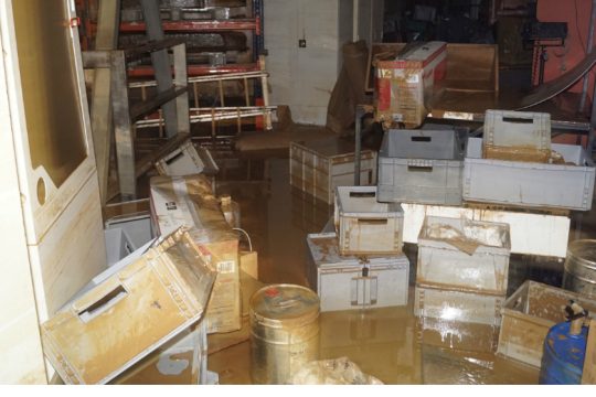 Tα αρχαία γέμισαν με νερό και λάσπη