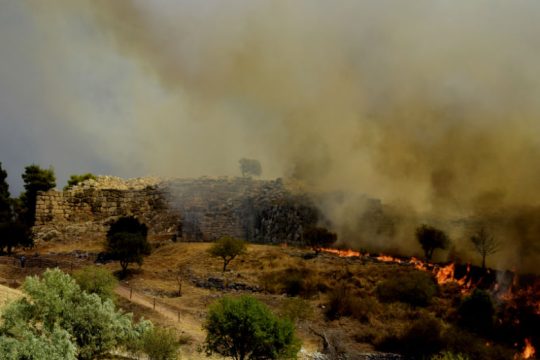 Έλληνες Αρχαιολόγοι: Πολλά τα ερωτήματα για τη φωτιά στις Μυκήνες