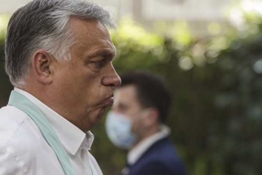 Απειλεί και εκβιάζει ο Βίκτορ Ορμπαν την Ε.Ε.