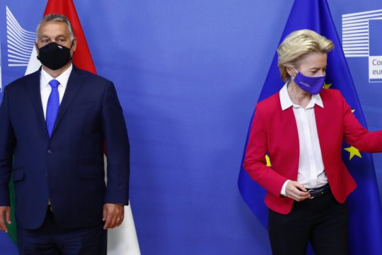 Την αποπομπή αντιπροέδρου της Κομισιόν απαιτεί ο Ορμπαν