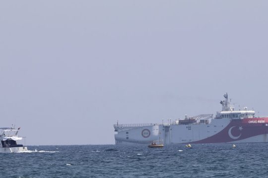 Αποκλιμάκωση, διάλογος και mare nostrum
