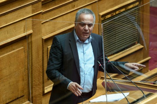 «Πανδημία» απευθείας αναθέσεων, αντιφάσεων και κυβερνητικών λαθών