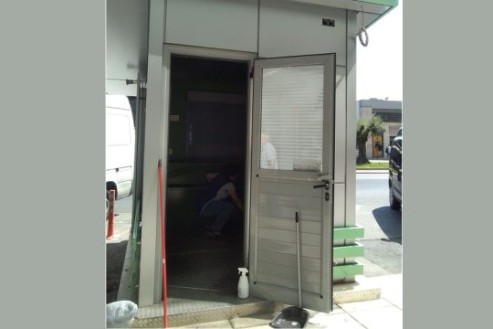 Σε αποθήκη 2 τ.μ. λειτουργεί ο μοριακός αναλυτής