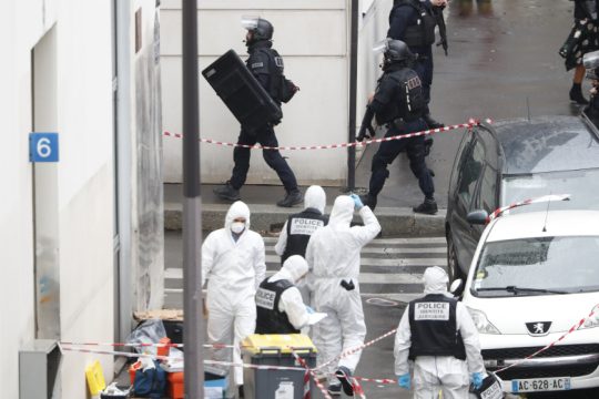Κατηγορίες για τρομοκρατία στον δράστη της επίθεσης με μαχαίρι στο Παρίσι
