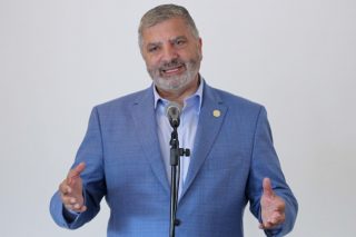 Εξυπηρετήσεις δια της πλαγίας οδού από τον Πατούλη
