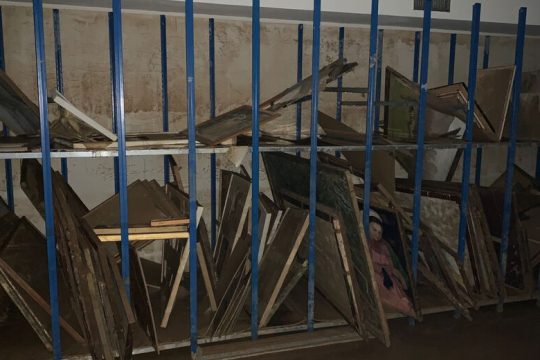 Στις λάσπες 3.000 έργα τέχνης