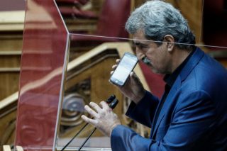 Ετοιμάζει αποκαλύψεις