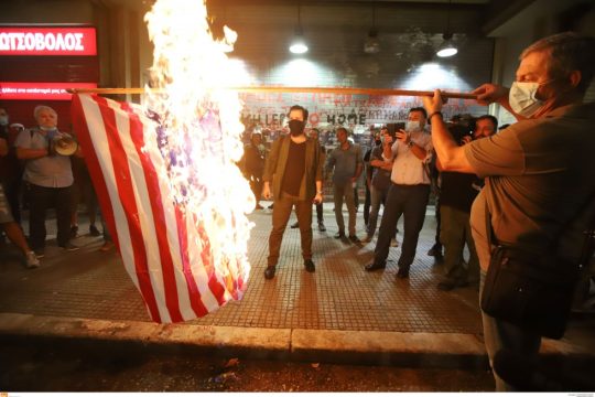 Με ξύλο και χημικά απάντησε η κυβέρνηση στις διαδηλώσεις κατά του Πομπέο