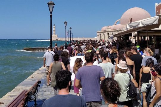 Πλήθος κόσμου στην πορεία και ανακοινώσεις για την εισβολή στη Rosa Nera