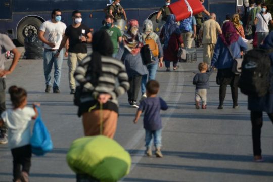 Αντιδράσεις στα Καμένα Βούρλα για τη φιλοξενία προσφύγων σε ξενοδοχείο