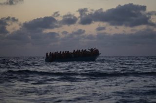 Θαλασσοδαρμένοι, αλλά ζωντανοί στην Ιταλία