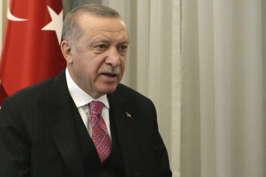 Ο Ερντογάν ζητά να αφαιρείται η άδεια από «τρομοκράτες» δικηγόρους