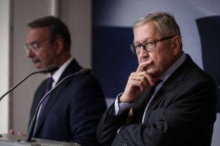 Καμπανάκια για επιστροφή στη δημοσιονομική πειθαρχία