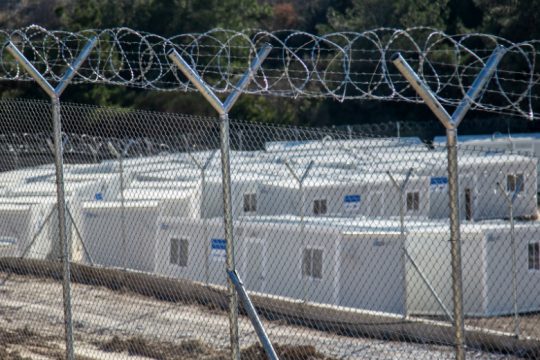 Τρεις συλλήψεις για την πυρκαγιά στο ΚΥΤ Σάμου