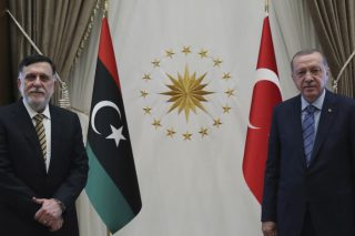 Τι σηματοδοτεί η προαναγγελθείσα παραίτηση Σαράτζ