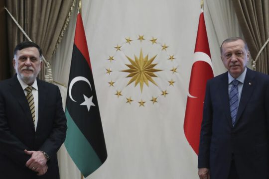 Τι σηματοδοτεί η προαναγγελθείσα παραίτηση Σαράτζ