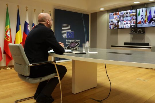 Πρόσκληση με… όλες τις επιλογές στο τραπέζι