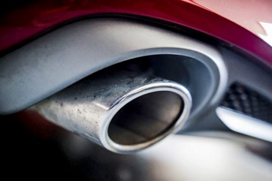 Πρόστιμα έως 30.000 ευρώ από σήμερα σε ρυπογόνα οχήματα