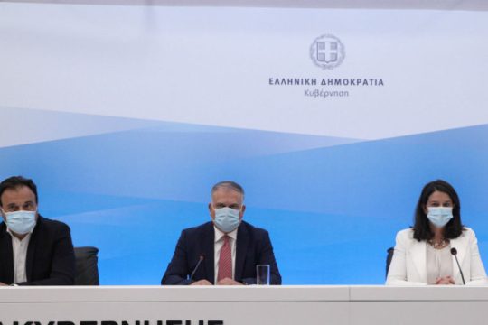 Αντιπολίτευση: Ανησυχία και επικρίσεις για αποποίηση ευθυνών στο άνοιγμα των σχολείων