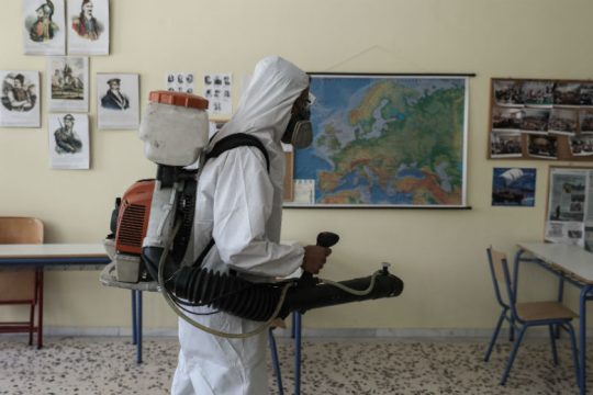 Ποια σχολεία κλείνουν λόγω κρουσμάτων Covid-19