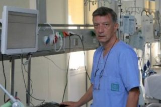 Στήνουν εντατικές με γιατρούς χωρίς εμπειρία σε… ΜΕΘ