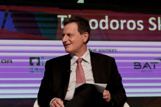 Στη γραμμή Ρέγκλινγκ προσχωρεί η κυβέρνηση