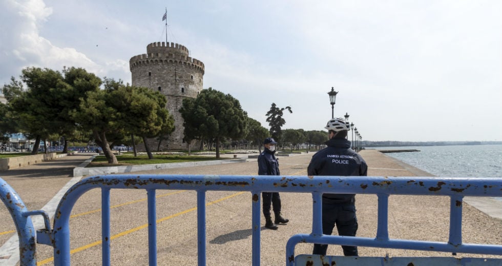 Η συστοιχία των πεσών και της ακροδεξιάς