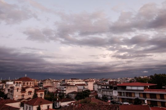 Καθεστώς ειδικών μέτρων στα Τρίκαλα λόγω κορονοϊού