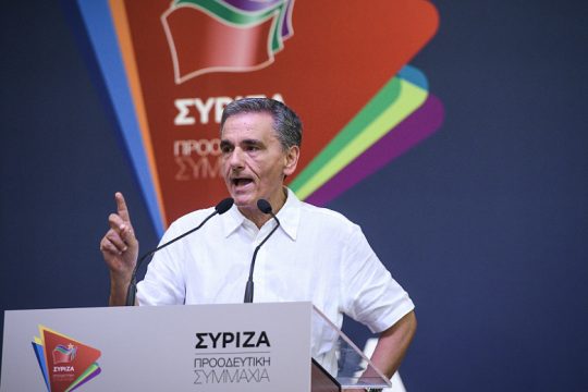 Τσακαλώτος: Αν δεν τους προβληματίζει η ύφεση 15,2%, τότε τι;