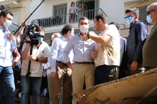 Μετρούν τις πληγές τους στην Καρδίτσα – Στην περιοχή σήμερα ο Αλ. Τσίπρας