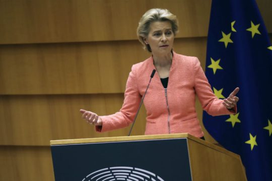 Κομισιόν: Περισσότερα δικαιώματα ΛΟΑΤΚΙ ατόμων στα ευρωπαϊκά κράτη