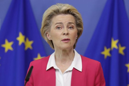 Καταργούν την ποσόστωση στην υποδοχή προσφύγων, ενδίδουν στις ξενοφοβικές πιέσεις