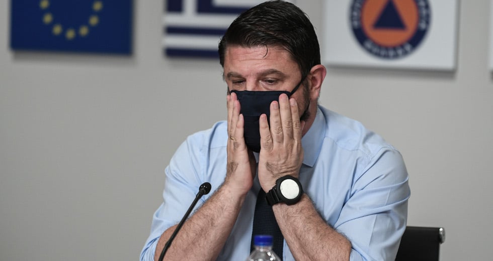 Υποκρισία και ψέματα Χαρδαλιά για το χειροφίλημα σε ιερέα