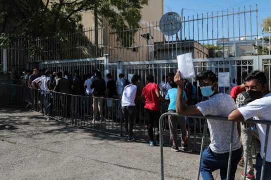 Αλλα στοιχεία δίνει το υπουργείο μέσα και άλλα έξω
