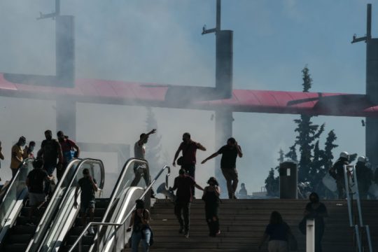 Προκλητική Κεραμέως ταυτίζει τους μαθητές με τη βία