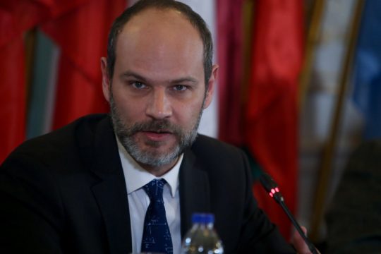 «Περισσότερες δαπάνες για Υγεία και Παιδεία»