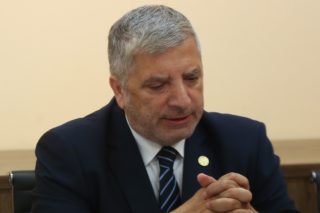 Συμμέτοχοι;