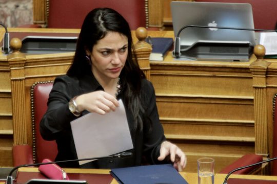 Μάχη ΕΚΚΑ – Αγαπηδάκη για την επιτροπεία ανήλικων προσφύγων 