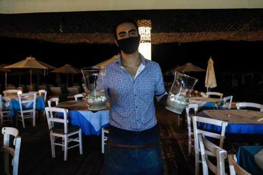 Στρώνουν το έδαφος για να κλείνει η εστίαση στις 10 το βράδυ;