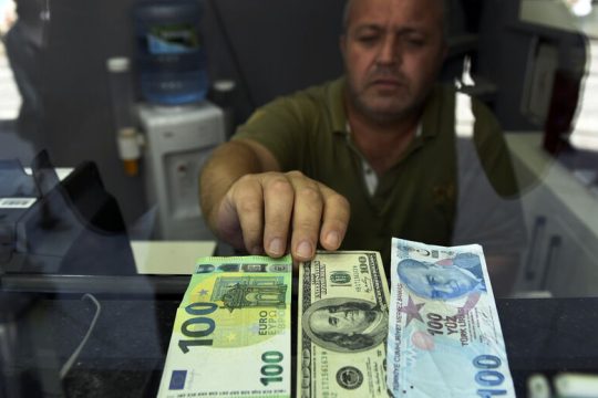 Νέο πλήγμα στην τουρκική λίρα