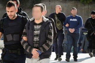 Για συμβόλαια θανάτου κάνει λόγο η οικογένεια