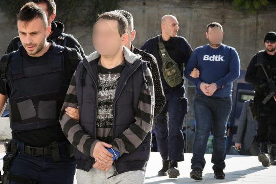 Για συμβόλαια θανάτου κάνει λόγο η οικογένεια