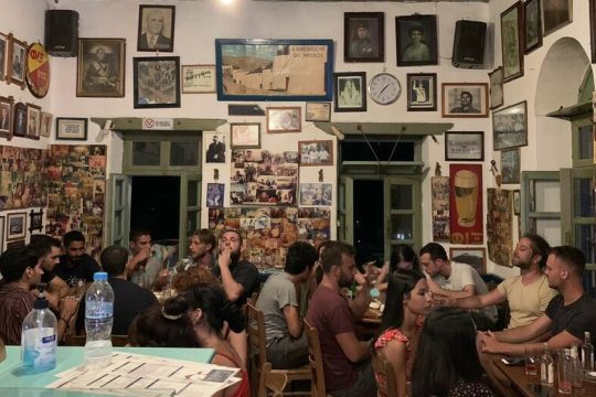 Το κάδρο του βασιλιά αποκαθηλώθηκε. Ζήτω το κάδρο!