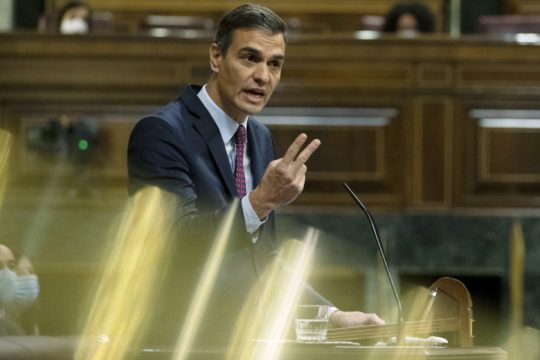 Περισσότερο φόρο σε πλούσιους και μεγάλες επιχειρήσεις βάζει η Ισπανία