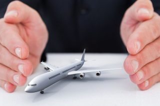 Η κρατική ΥΠΑ τροχοδρομεί σε ιδιωτικό διάδρομο