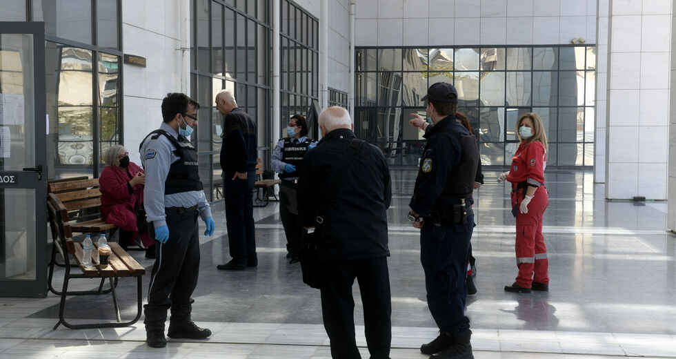 Πτωχεύουν χωρίς κανονική δίκη όσοι έχουν εκκρεμείς υποθέσεις