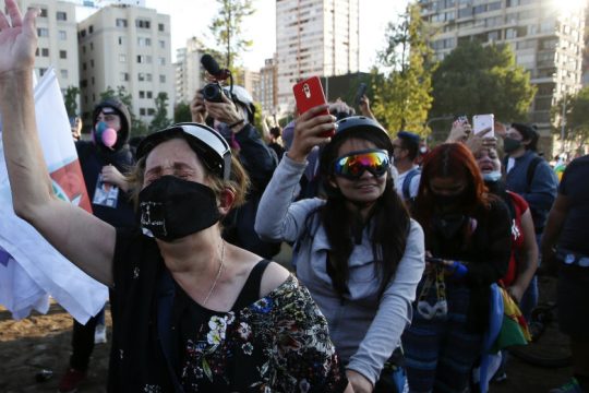 Πανηγυρισμοί στη Χιλή για το «ναι» στην αλλαγή του Συντάγματος