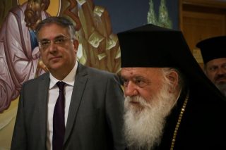 Χαρίζει στην Εκκλησία τα έσοδα από ναούς των νεκροταφείων
